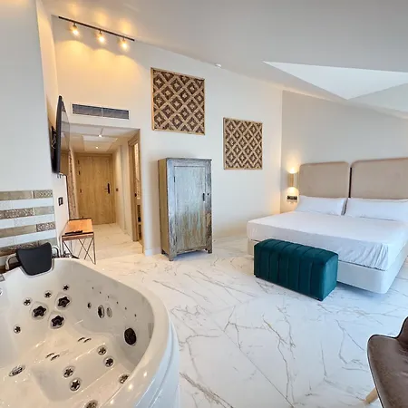Hotel Akla 4*