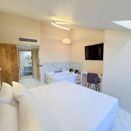 Hotel Akla 4*